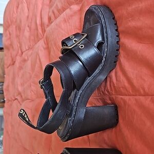 Dr. Martens Granik Sandels Size 7